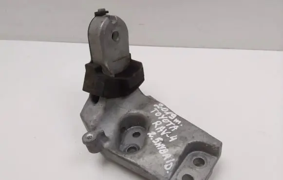 Toyota RAV 4 (XA50) Engine mounting bracket