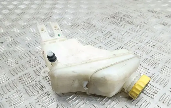 Brake fluid reservoir