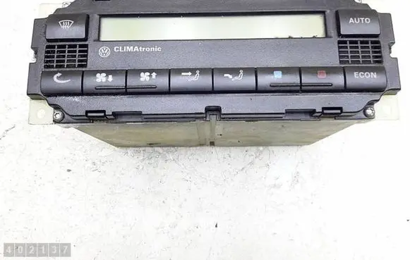 Volkswagen PASSAT Climate control unit 3B1907044A 5HF00761702