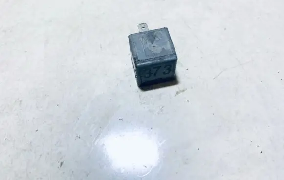 Volkswagen PASSAT B5 Other relay 8D0951253A