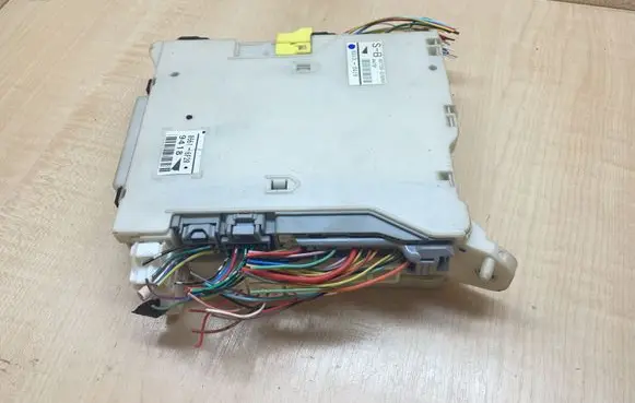 Lexus IS 220D-250-350 Fuse box set 8273053050 05616F20 6G130419