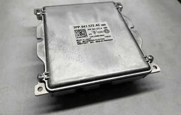 Audi A3 S3 8L Voltage converter/converter module 7PP941572AC