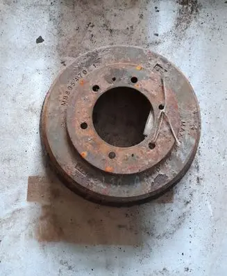 Mitsubishi L200 Drum brake (rear) M88954701 M8895470