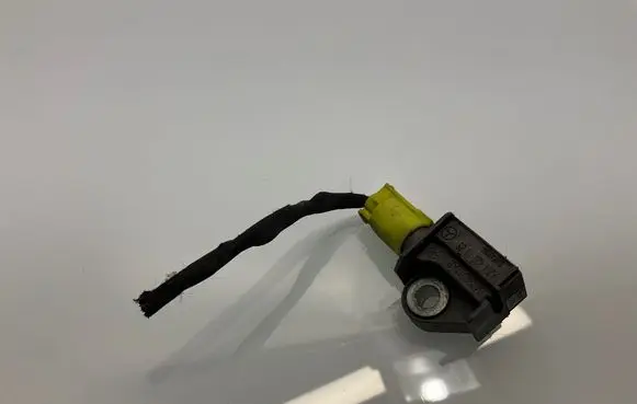 Mercedes-Benz C W204 Airbag deployment crash/impact sensor A2048201985 04896011AB 5WK43584