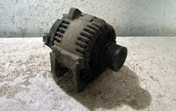 Renault Megane II Generator/alternator 8200772726 2605275A TG11C069