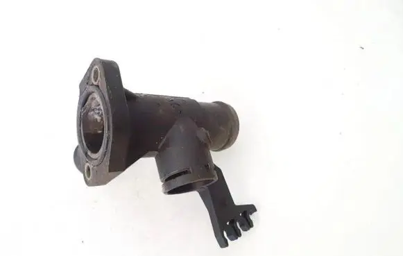 Volkswagen Golf III Engine coolant pipe/hose 037121133e