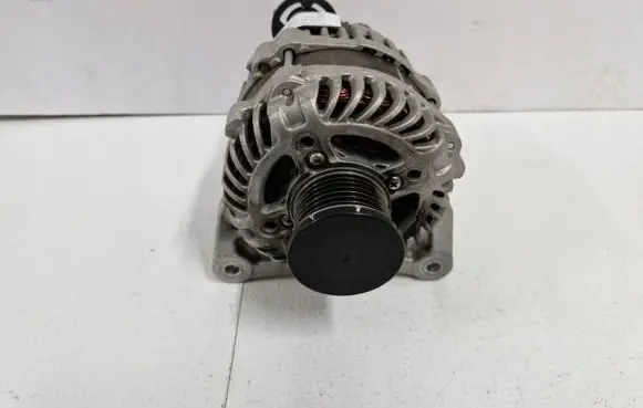 Renault Captur II Generator/alternator 231009933R