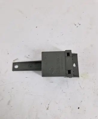 Nissan Primastar Door control unit/module 7700822928