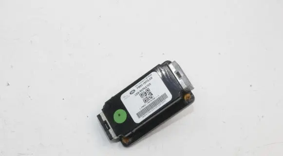 Jaguar XJ X351 USB socket connector FW9319010AB