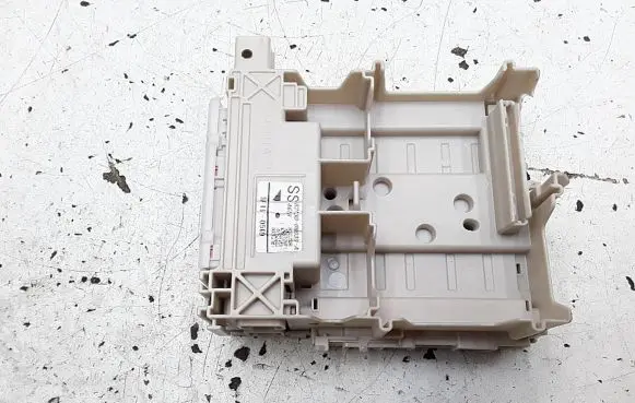 Citroen C1 Fuse module 827300h030a