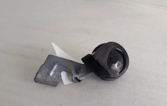 Porsche Macan (95B) Horn signal holder/bracket 95B951185A 001157