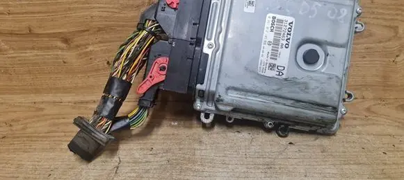 Volvo V50 Engine control unit/module 31272463AA 0281012103