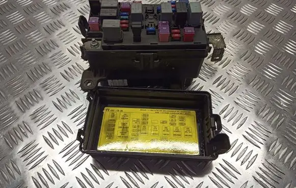 Chevrolet Aveo Fuse box cover 96651053