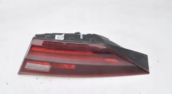 BMW 1 F40 Rear/tail lights 647752