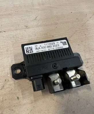 Mercedes-Benz E W212 Charging relay A0009822023