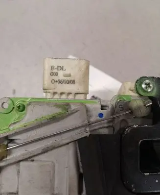 Audi A4 S4 B7 8E 8H Front door lock A68E183015AA