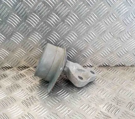 Engine mount bracket