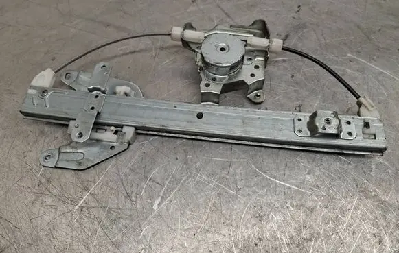 Nissan X-Trail T30 Rear window lifting mechanism without motor