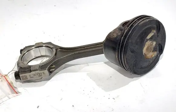 KIA Sportage Piston with connecting rod G4FD