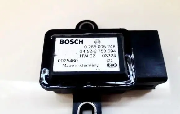 BMW 5 E39 ESP acceleration yaw rate sensor 0265005248 34.52-6753694