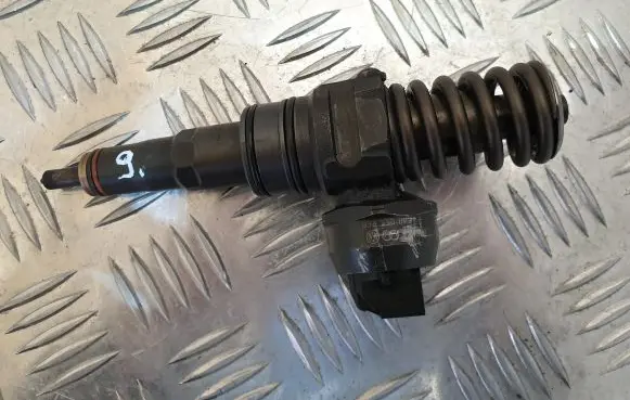 Skoda Fabia Mk2 (5J) Fuel injector 0414720314 038130073BP