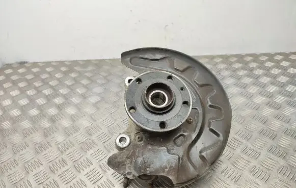 Volkswagen PASSAT B8 Front wheel hub 5Q0407257A
