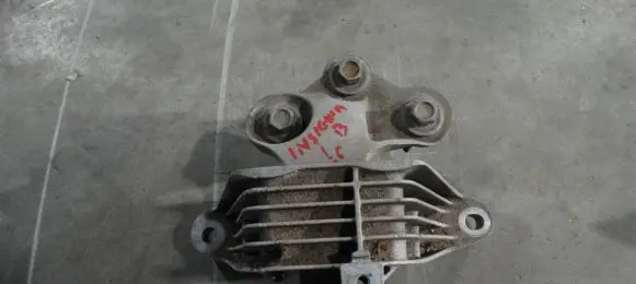 Opel Insignia B Engine mount bracket 84248715