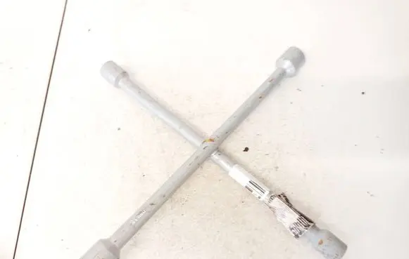 Skoda Superb B5 (3U) Wheel nut wrench 