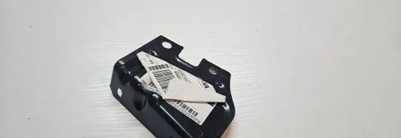 Ford Explorer Fender mounting bracket BB5Z16A142A 142A313
