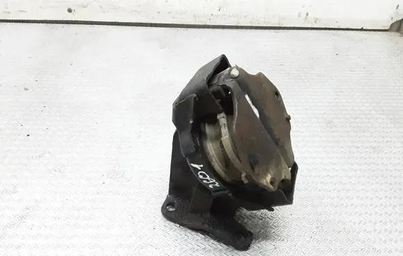 Mitsubishi Pajero Engine mount bracket