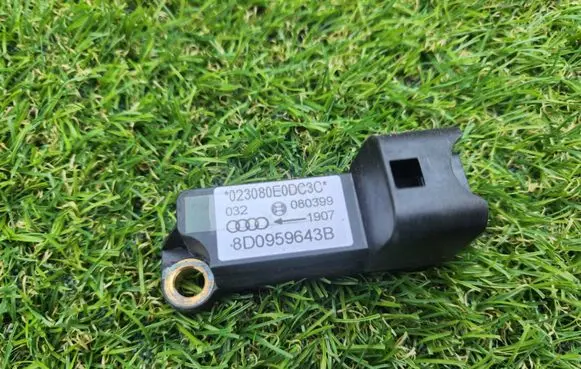 Audi A4 S4 B6 8E 8H Airbag deployment crash/impact sensor 8D0959643B 080399 023080E0DC3C