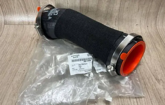 Porsche Macan (95B) Intercooler hose/pipe 95B145993G