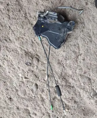 Suzuki Grand Vitara II Front door lock