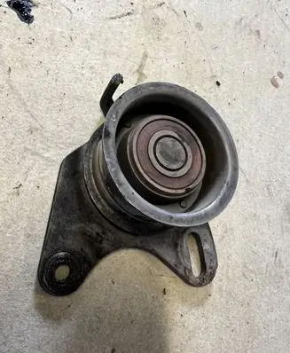 Hyundai Galloper Generator/alternator belt tensioner