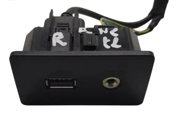Ford Ranger USB socket connector USBAUXRANFR47