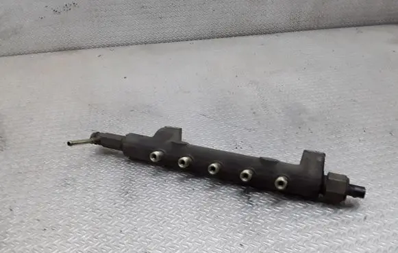 Nissan Primera Fuel main line pipe