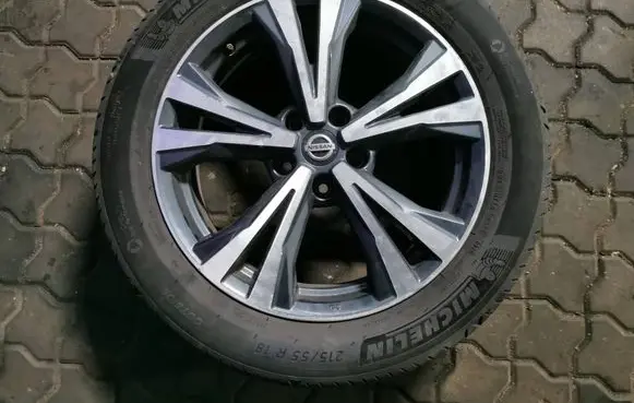Nissan Qashqai R18 alloy rim HV03A