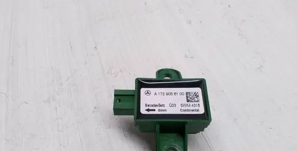 Mercedes-Benz E W212 Airbag deployment crash/impact sensor A1729056100 5WK44316