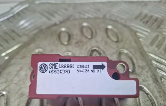 Volkswagen Golf IV Airbag deployment crash/impact sensor IJ0909606D 5WK42350
