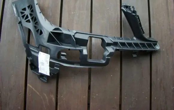 Mercedes-Benz C W204 Front bumper mounting bracket