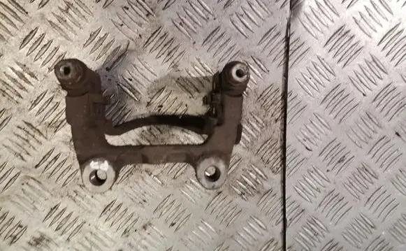 Volkswagen PASSAT B7 Rear brake pad spring 