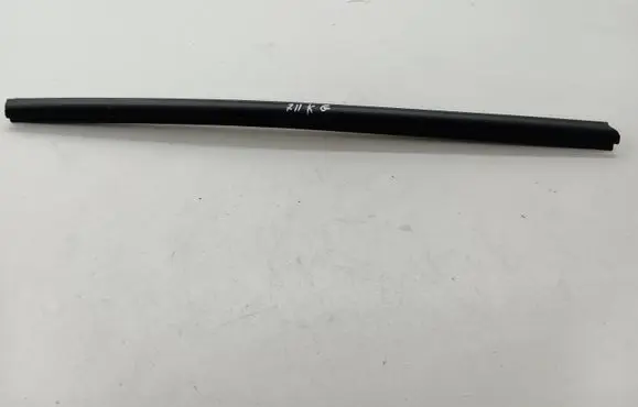 Opel Mokka B Rubber seal rear door 