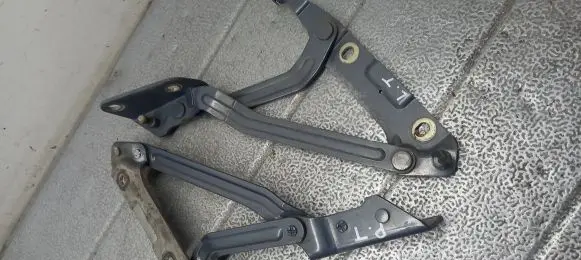 Ford Mondeo Mk III Tailgate/trunk/boot hinge