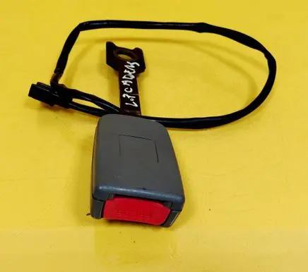 KIA Carens I Front seatbelt buckle 0K2FC57680