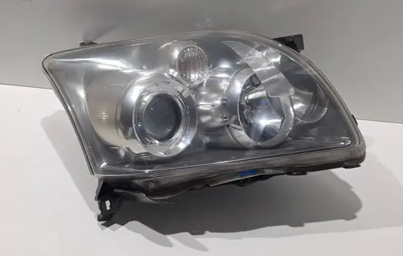 Toyota Avensis T250 Headlight/headlamp 8113005240