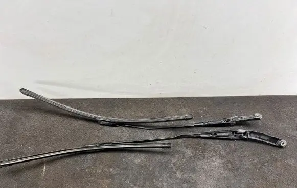 Audi A4 S4 B8 8K Front wiper blade arm 8K1955407 8K1955408