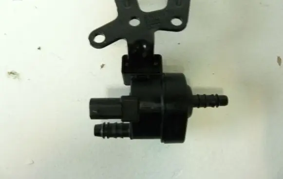 Volkswagen Golf VII Vacuum valve 06H906517T