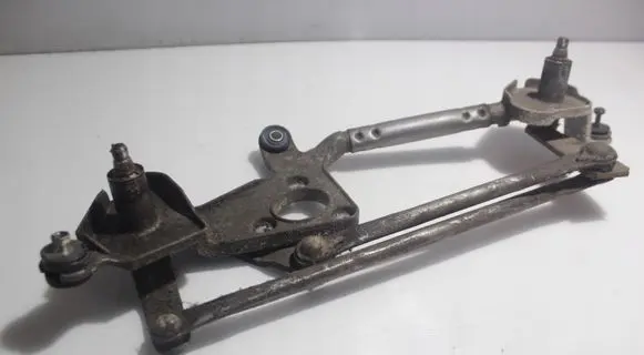 Suzuki SX4 Front wiper linkage 