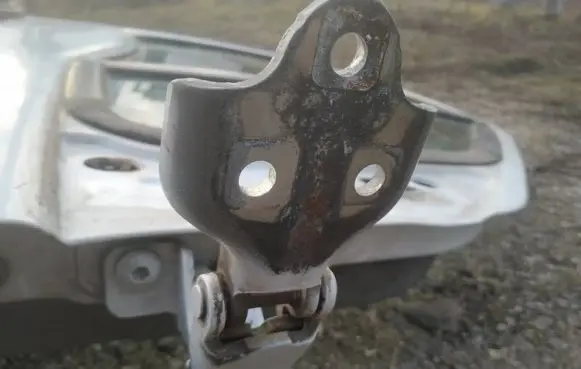 Renault Master II Front door upper hinge