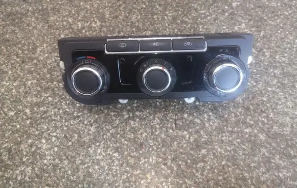 Volkswagen Golf VI Climate control unit 3C8907336